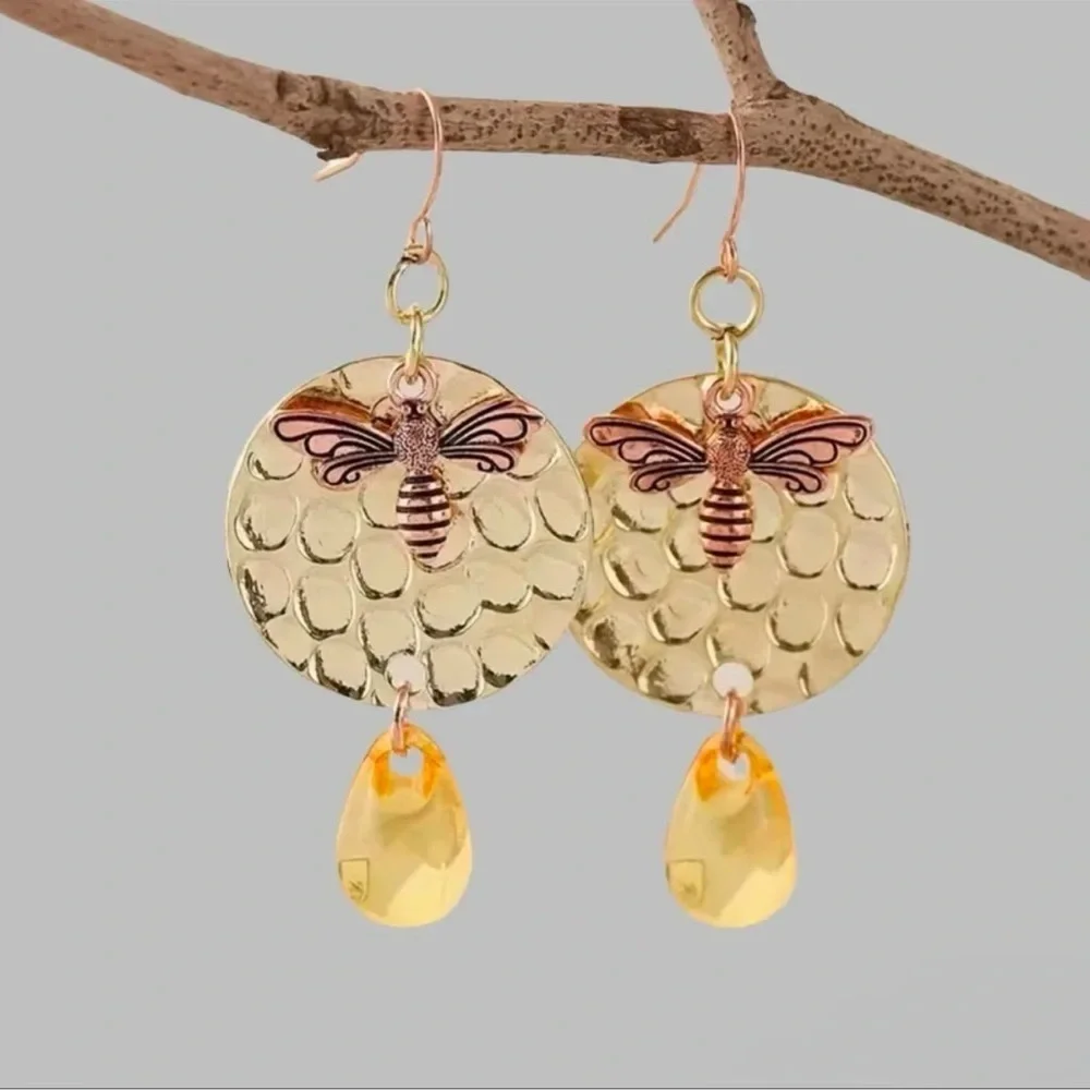 Vintage Gothic Copper Bumble Bee Earrings - Picture 7 of 10